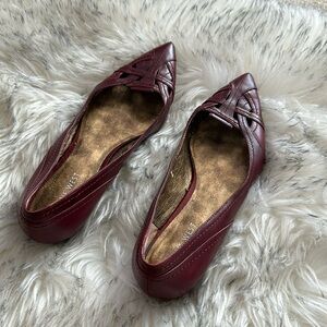 NINE WEST burgundy pointed-toed flats